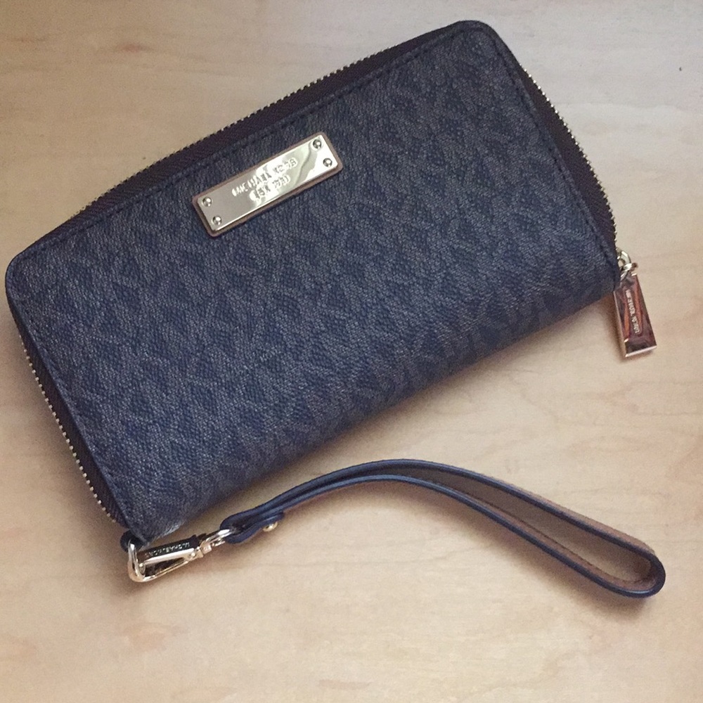 Michael Kors wristlet